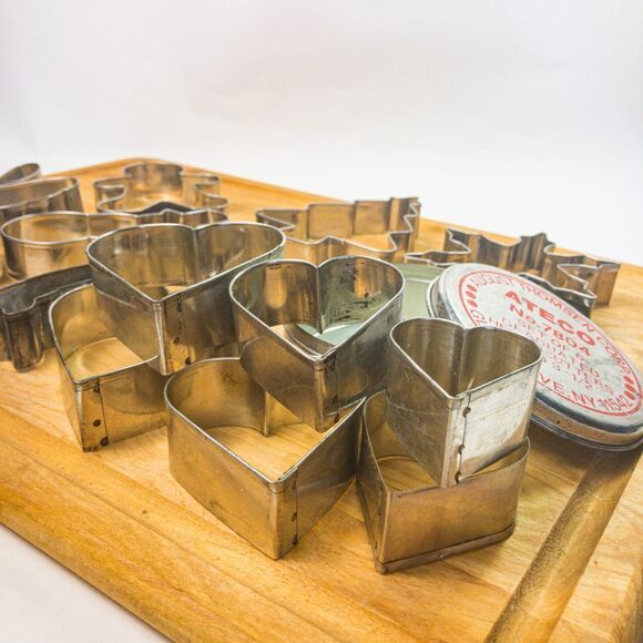 Set of Misc. Stainless Steel Cookie Cutters + Ateco #7804 Graduated Hearts - Picture 2 of 11